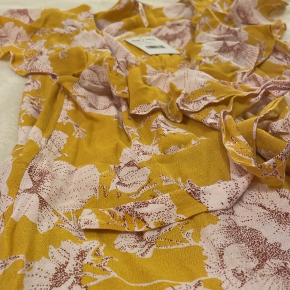 Free People beautiful yellow flower pattern dress, size M, tag still on - Picture 4 of 9